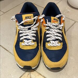 Nike Air Max 90 in Bucktan Team Navy- Size 9.5